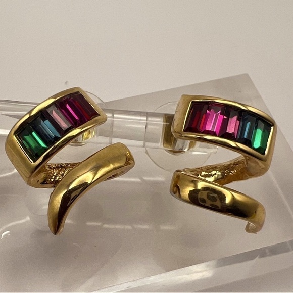 Vintage Roman gold tone Rhinestone swirl earrings - Picture 5 of 13